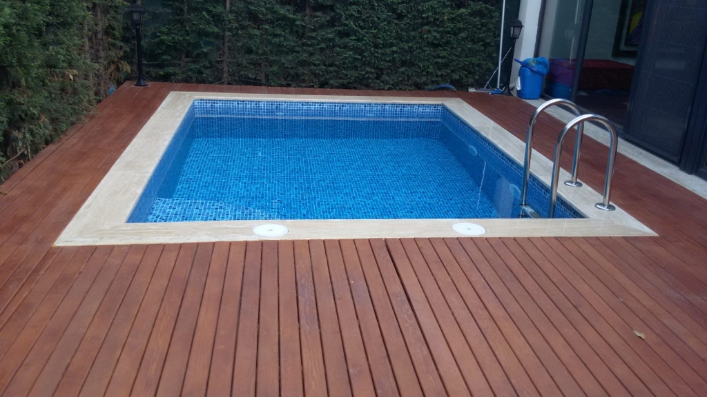 Ahşap Deck Havuz Uygulaması